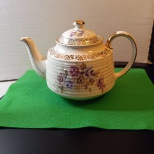 Vintage Sadler English Tea Pot 3590 Cottagecore Kitsch